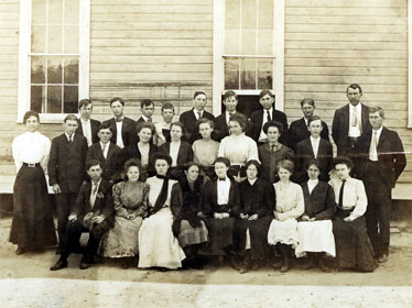 Huey Long (top row, fourth from left) and his classmates pose for a group photograph outside their school.